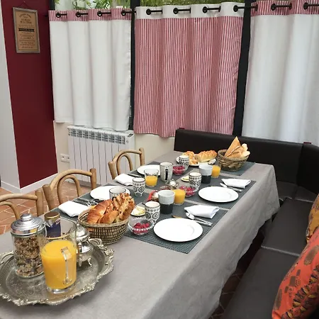 Joussaume Latour Bed & Breakfast 3*