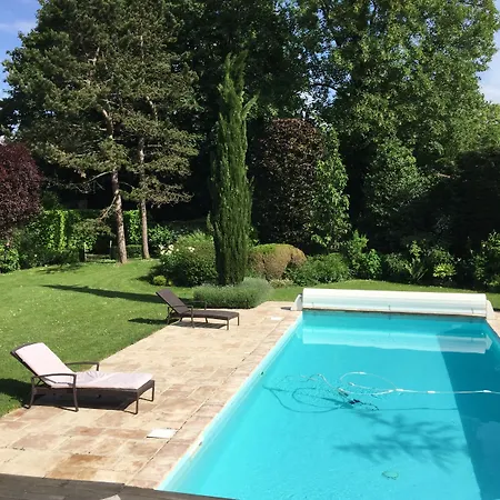 Frühstückspension Joussaume Latour 3*