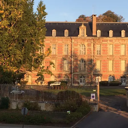 Joussaume Latour 3* Château-Thierry