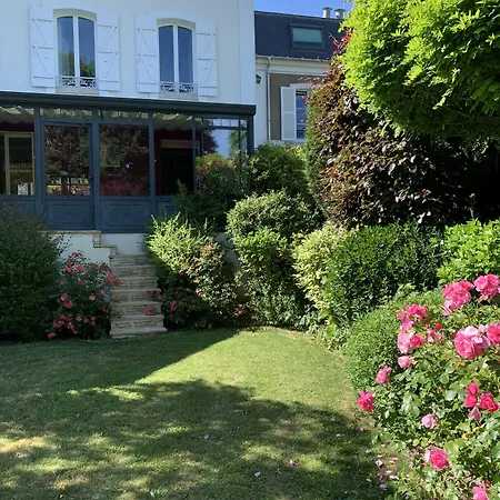 Joussaume Latour 住宿加早餐酒店 蒂耶里堡