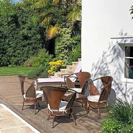 Frühstückspension Joussaume Latour 3*