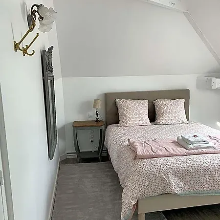 Joussaume Latour Bed & Breakfast 3*