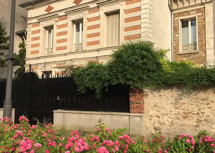 Joussaume Latour 3* Château-Thierry