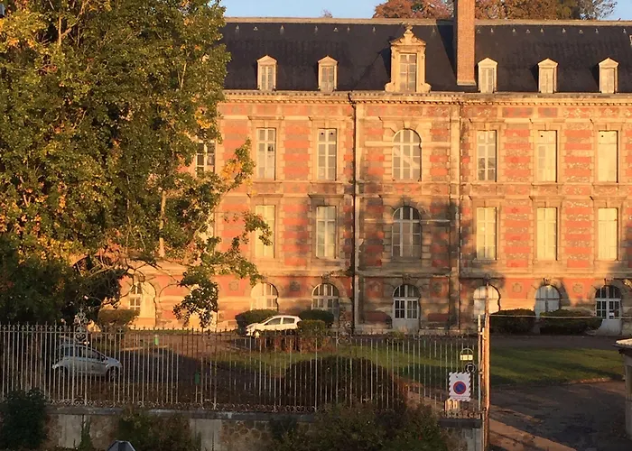 Joussaume Latour 3* Château-Thierry