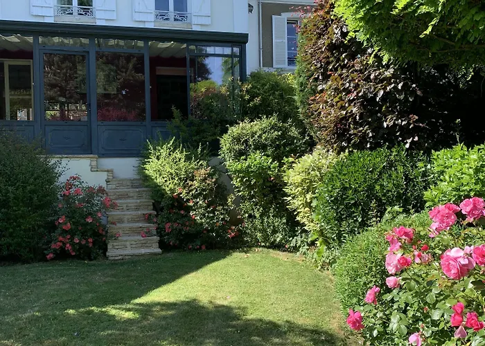 Joussaume Latour Panzió Château-Thierry